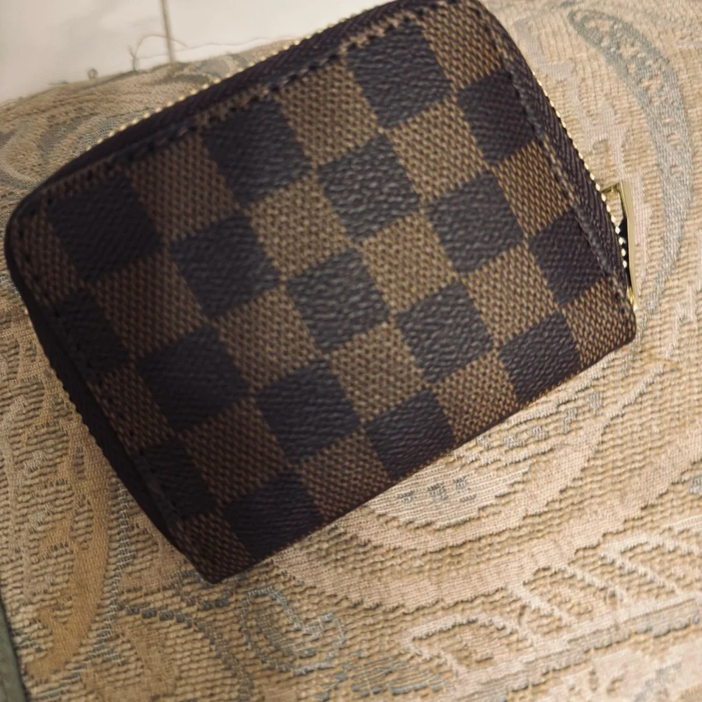 POST CHRISTMAS PRICE CUT! Louis Vuitton Damier Checkered Brown/Black card holder - Picture 4 of 7